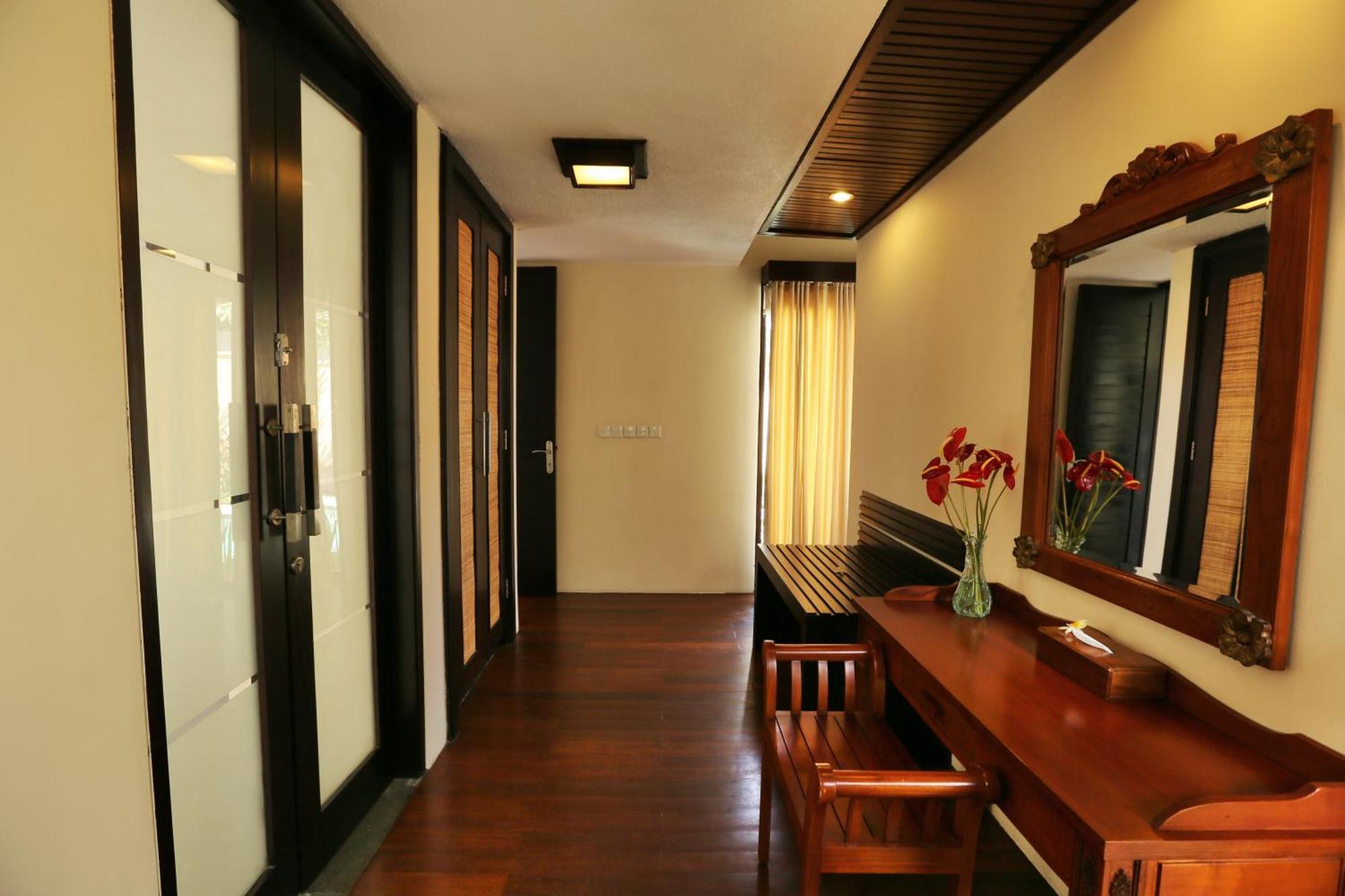 The Sanyas Suite Bali Seminyak  Room photo